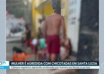 'Quero justiça, quero ele preso', diz mulher que foi chicoteada na rua por dono de bar na Grande BH