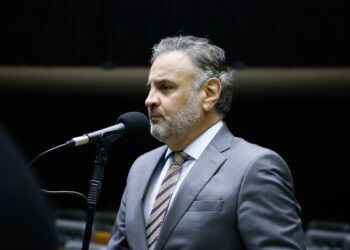 Cidadania propõe pré-candidatura de Aécio Neves à Presidência em federação com PSDB