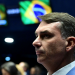 Flávio Bolsonaro pede que STF declare Moraes suspeito em processos ligados a Vorcaro