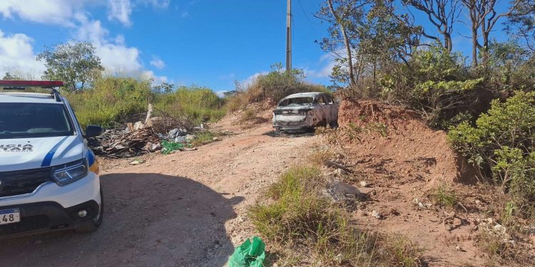 Motorista de aplicativo é encontrado carbonizado dentro de carro incendiado na Grande BH