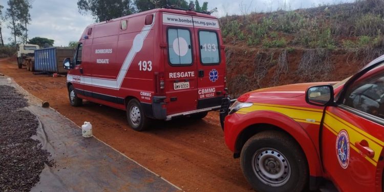 Trabalhador é encontrado morto embaixo de caçamba de caminhão em Piumhi